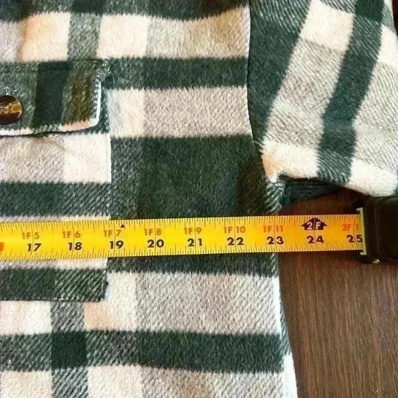 Thick Green/White Plaid Flannel Type Jacket. Size L. Unisex. Button Up. Pockets - Picture 6 of 7